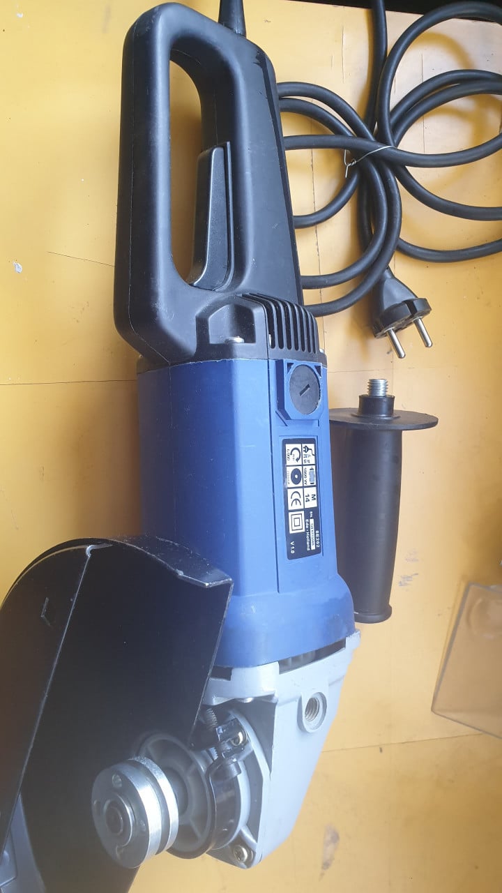 Te koop Agojama Haakse Slijptol voor de zware werk.