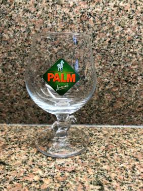 Palm glas met paard op de voet van het glas