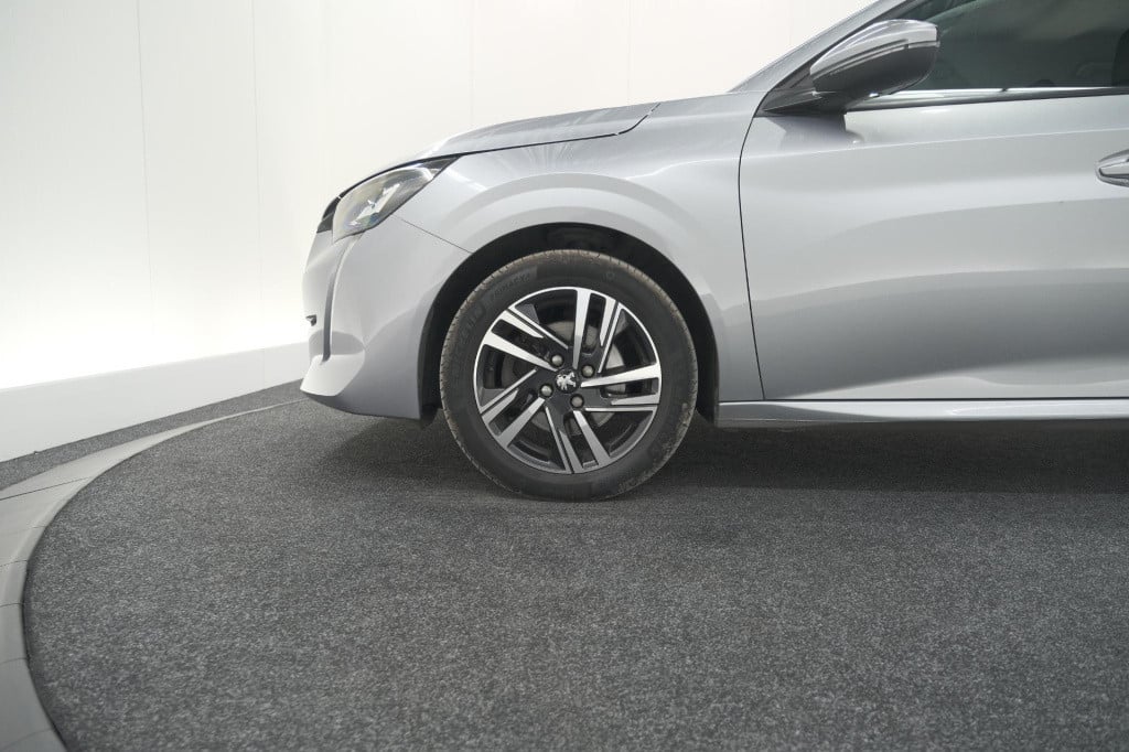 Peugeot 208 puretech 100 allure | camera | navigatie | apple carplay | park