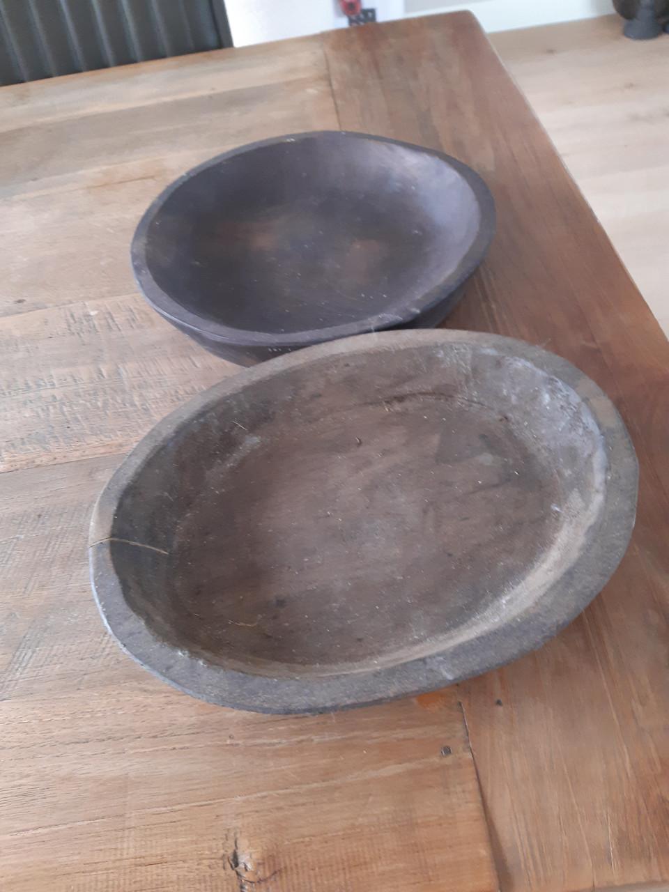 Schalen twee stuks on prima staat