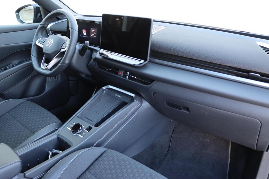 Volkswagen T-roc 1.5 etsi r-line first edition 150pk dsg7