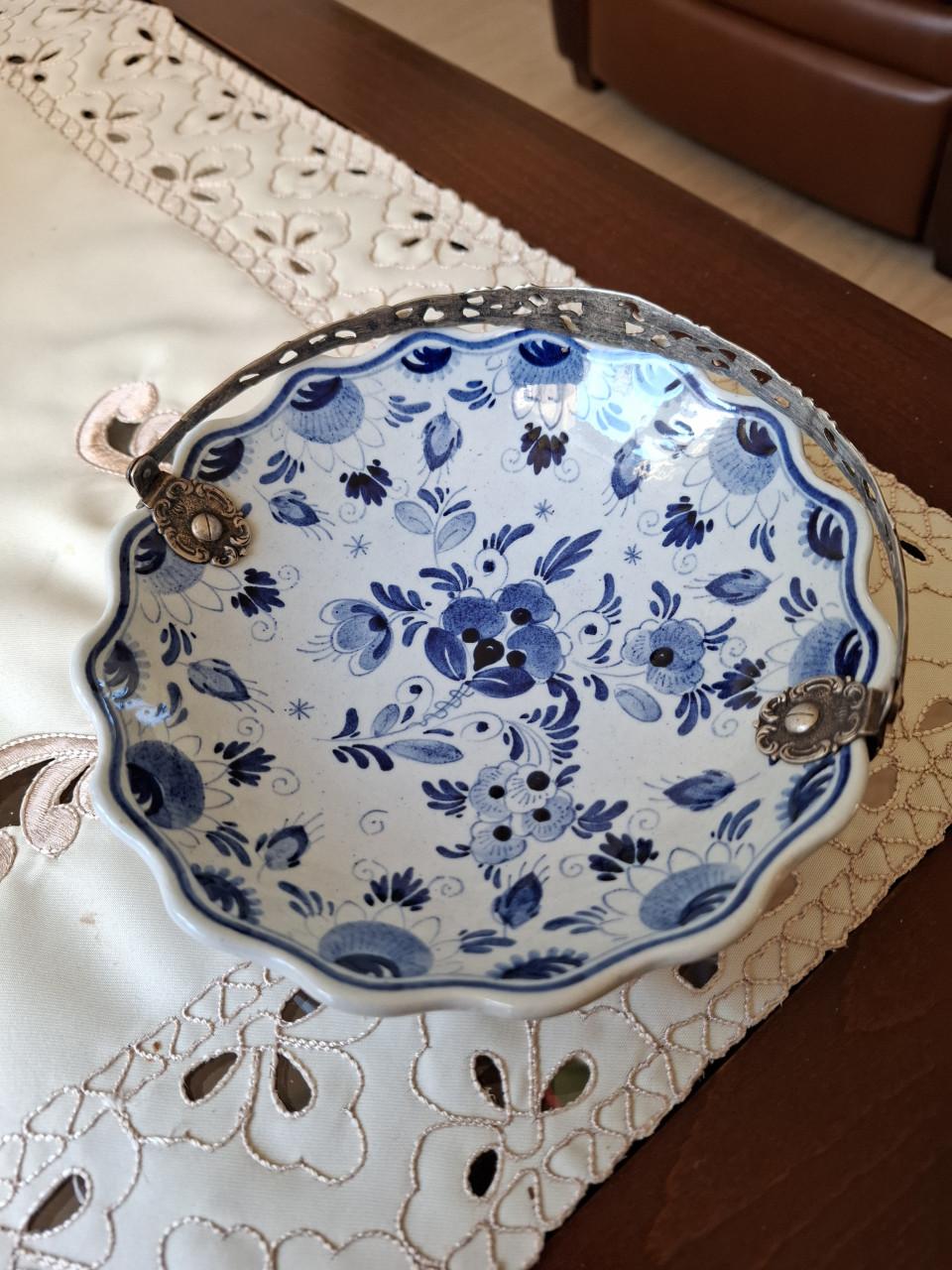 Delfs blouw schaaltje met zillver hengsel
