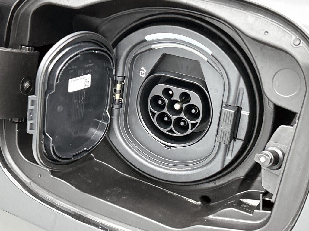 Mercedes-Benz Glc 300e 4matic sport edition | trekhaak | nightpakket | amg 