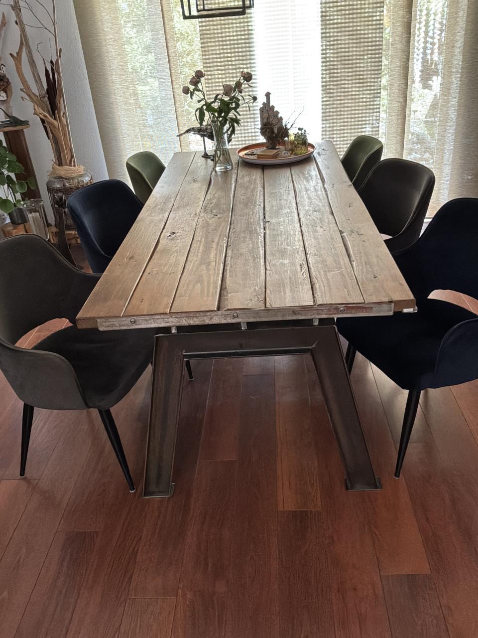 Eethoek met 6 stoelen, niet nieuw maar in goede conditie.