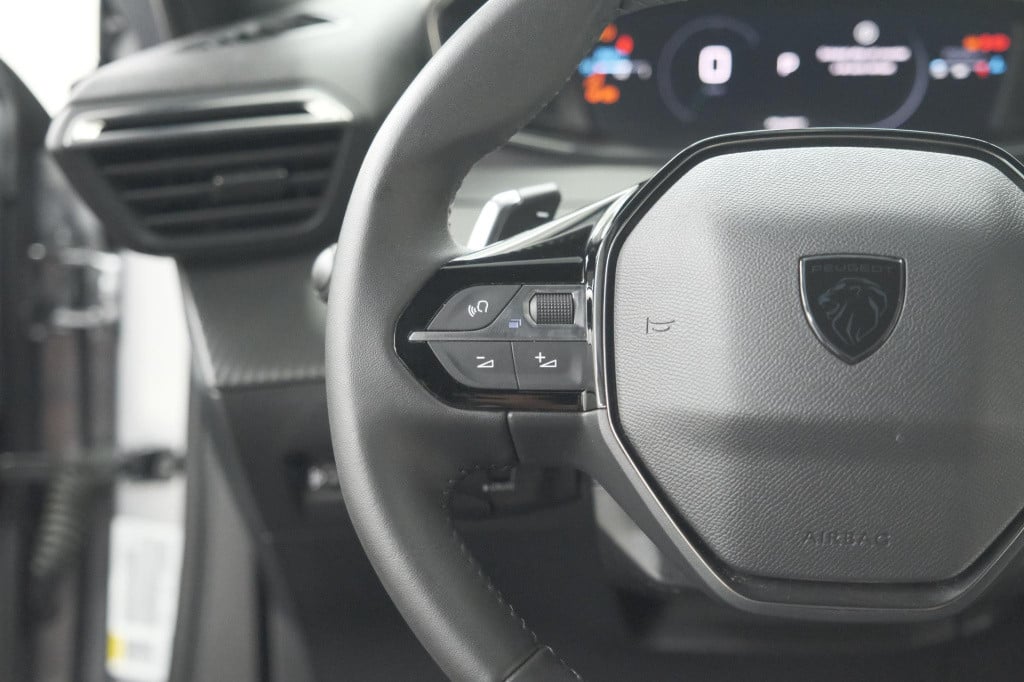 Peugeot 2008 puretech 130 eat8 allure | camera | navigatie | parkeersensore