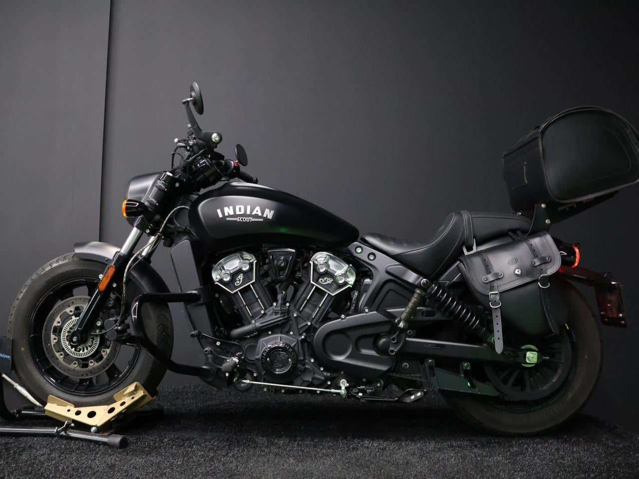 SCOUT BOBBER | Dr. Jekill & Mr. Hyde | BTW Motor