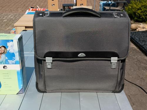 Te koop: akte tas merk Samsonite met diverse opbergvakken