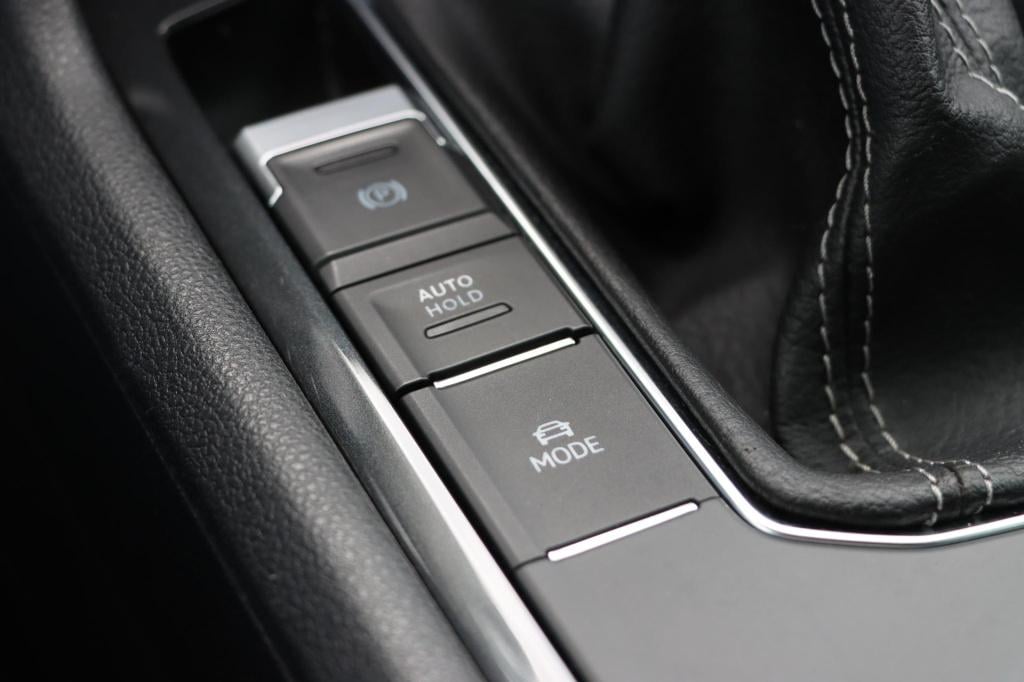 Volkswagen Tiguan 1.4 tsi ehybrid r-line business+ 245pk dsg6 | soh 92,4% |