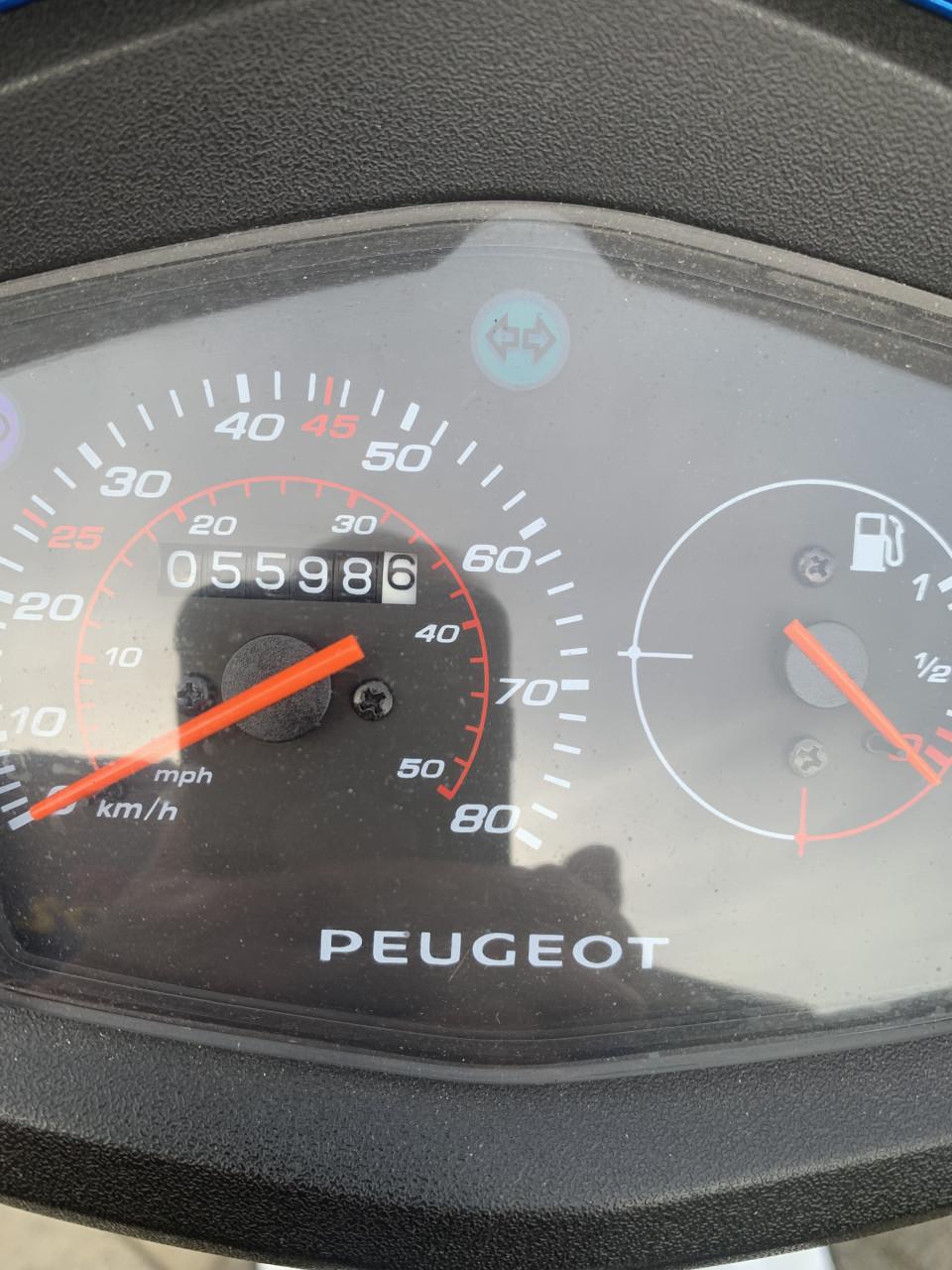Scooter Peugeot Kisbee