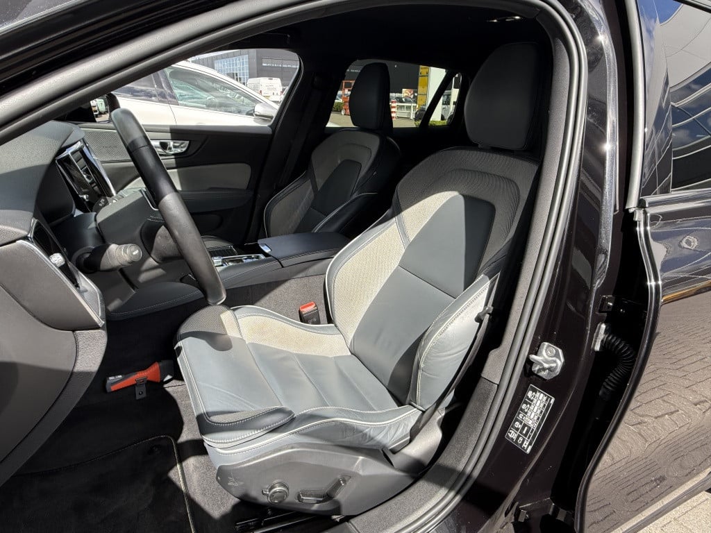 Volvo V60 t6 340pk recharge r-design| adap.cruise| trekhaak| camera| h&k s