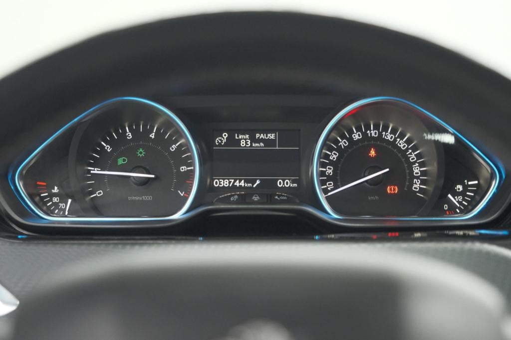 Peugeot 2008 puretech 110 allure | trekhaak | parkeersensoren | navigatie