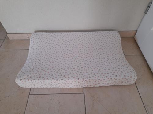 Aankleedkussen met hoes (z.g.a.n.)