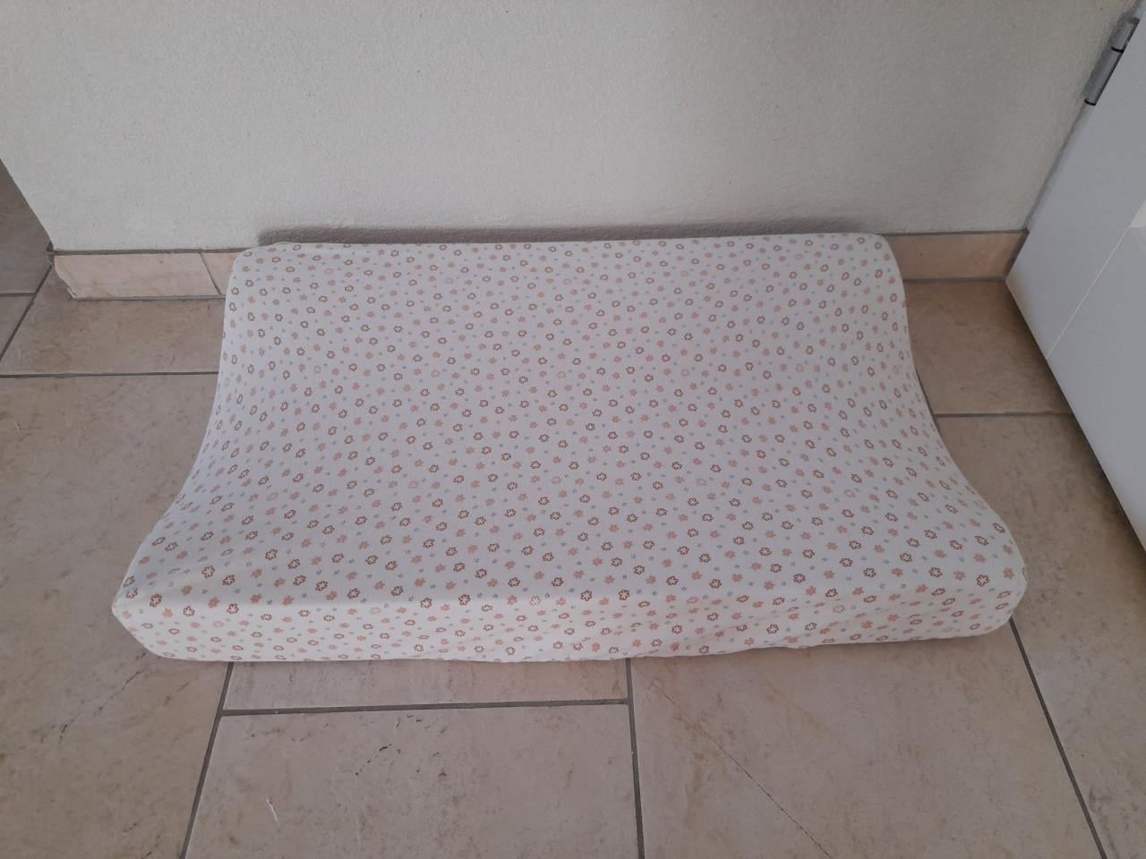 Aankleedkussen met hoes (z.g.a.n.)