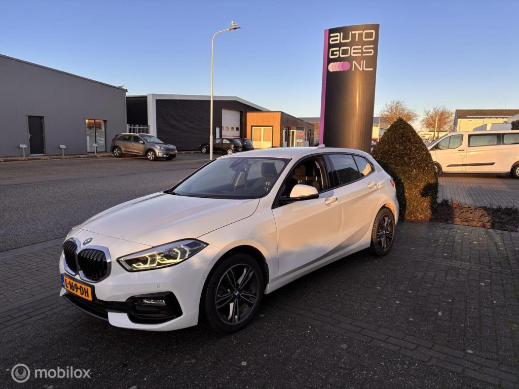 BMW 1 Serie 118i corporate sport virtual cockpit camara