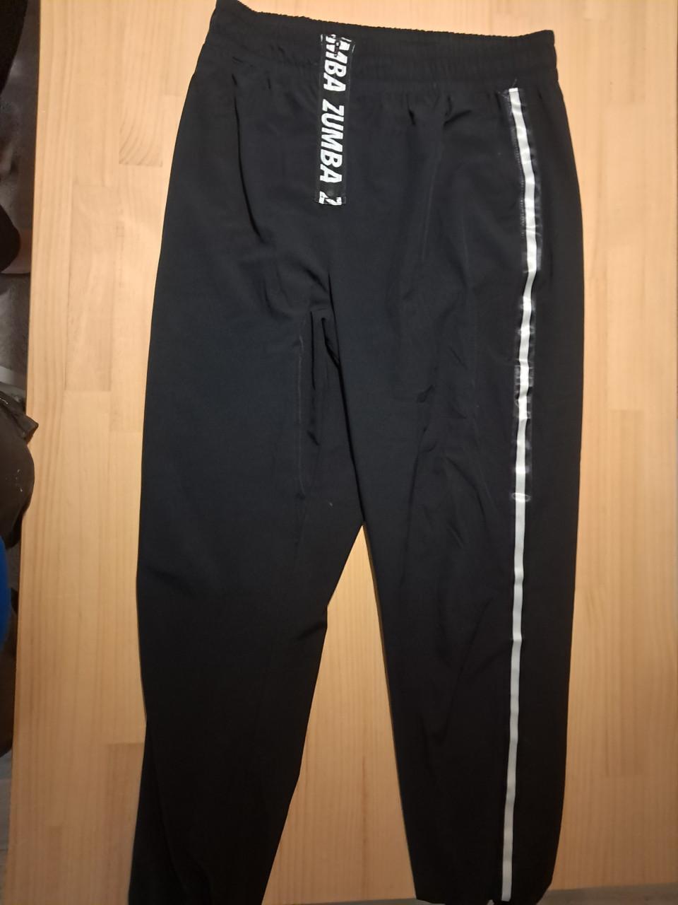Te koop: 4 mooie Zumbabroeken (Maat M & L) €50,00 per stuk