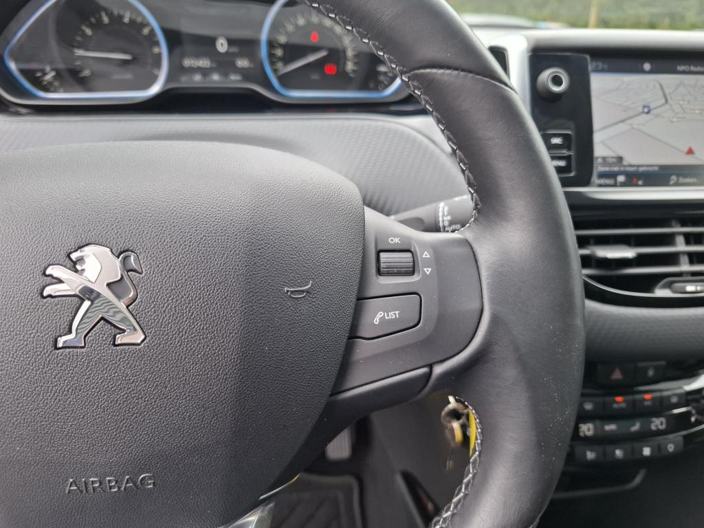 Peugeot 2008 suv 110 allure pano/cam/lmv/trekhaak