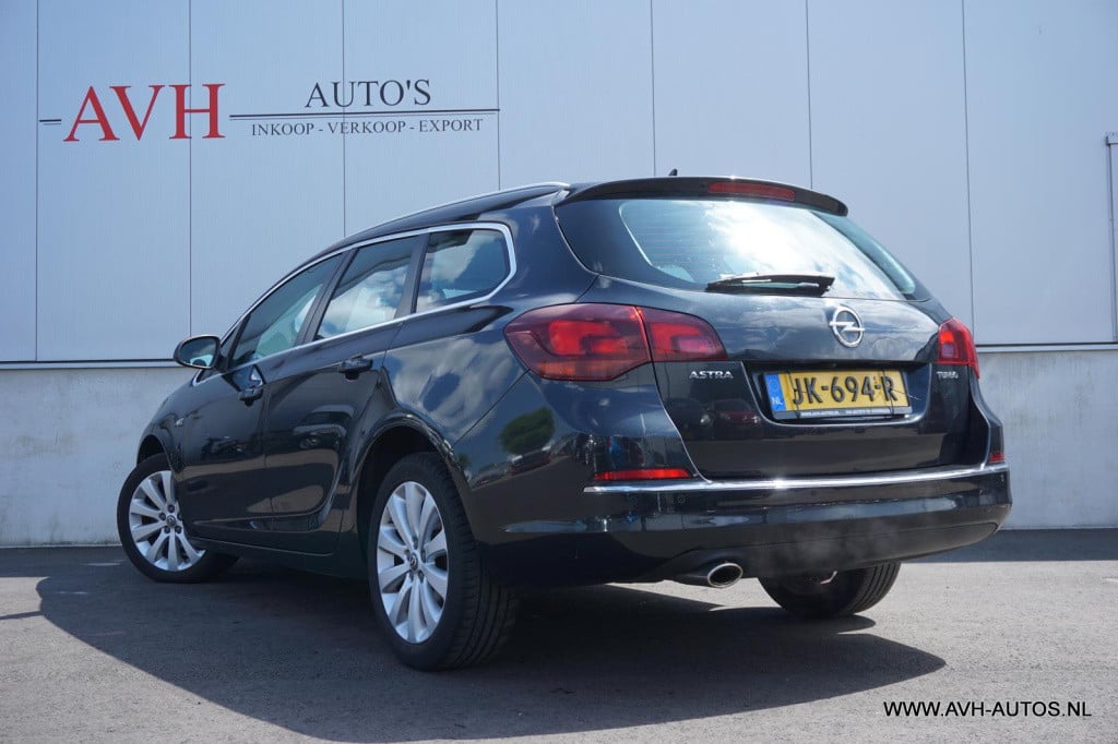 Opel Astra sports tourer 1.4 turbo sport +