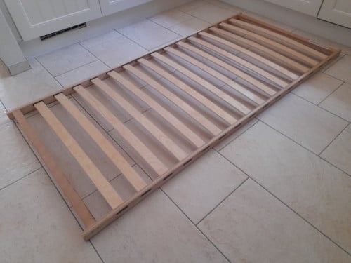 Lattenbodem 90 x 200 ( in goede staat )
