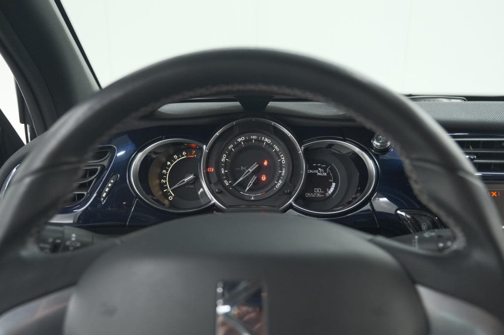Ds Ds 3 puretech 110 so chic | camera | navigatie | parkeersensoren | clima