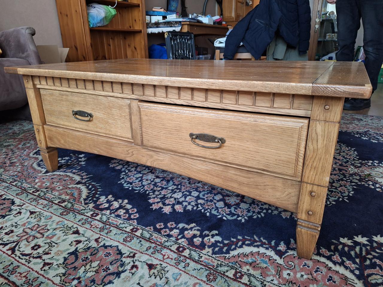 Set woonkamermeubelen  kast, tafelen stoelen eettafel en vitrine kast