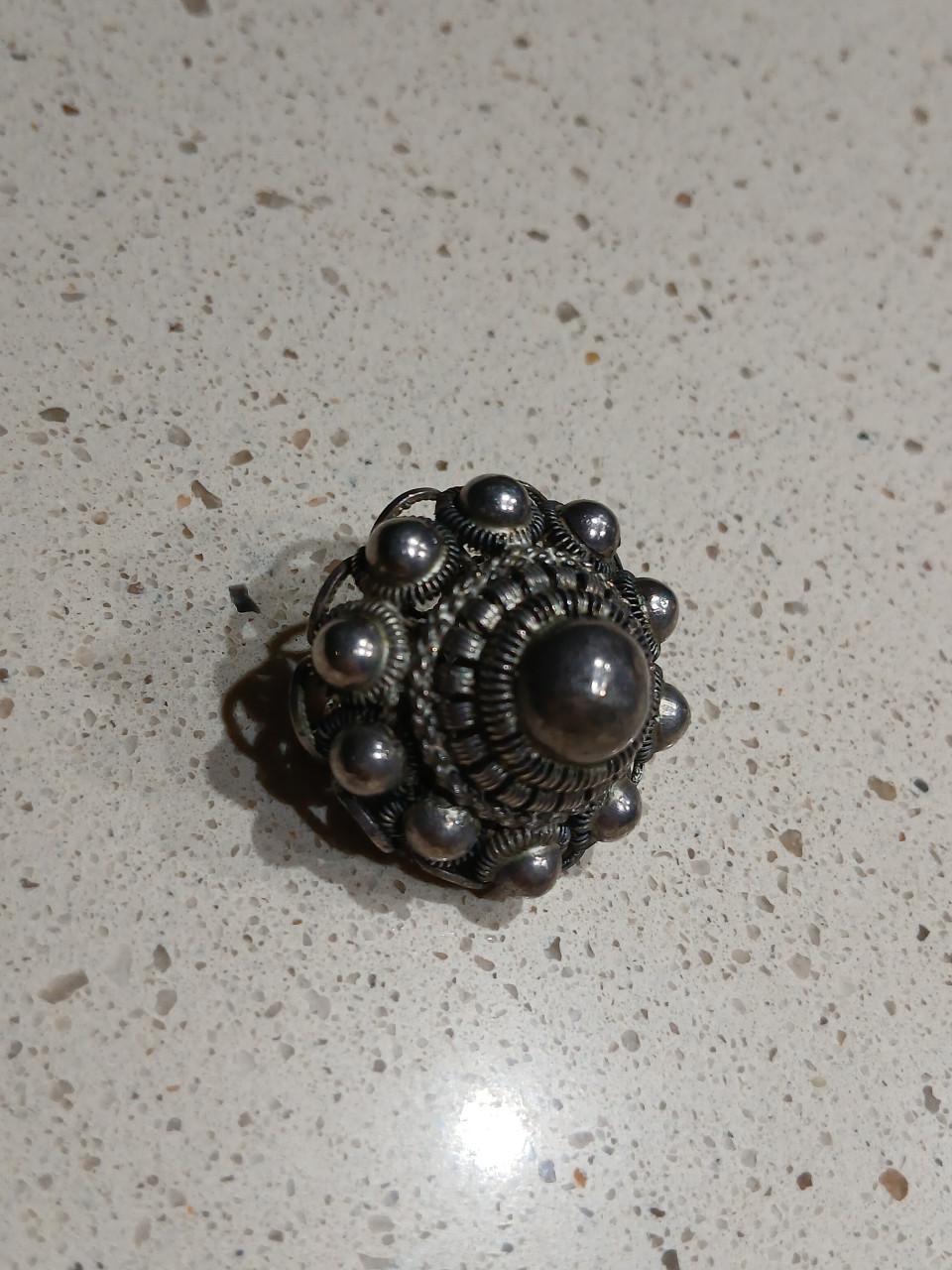 Antieke Zeeuwse knop broche van zilver