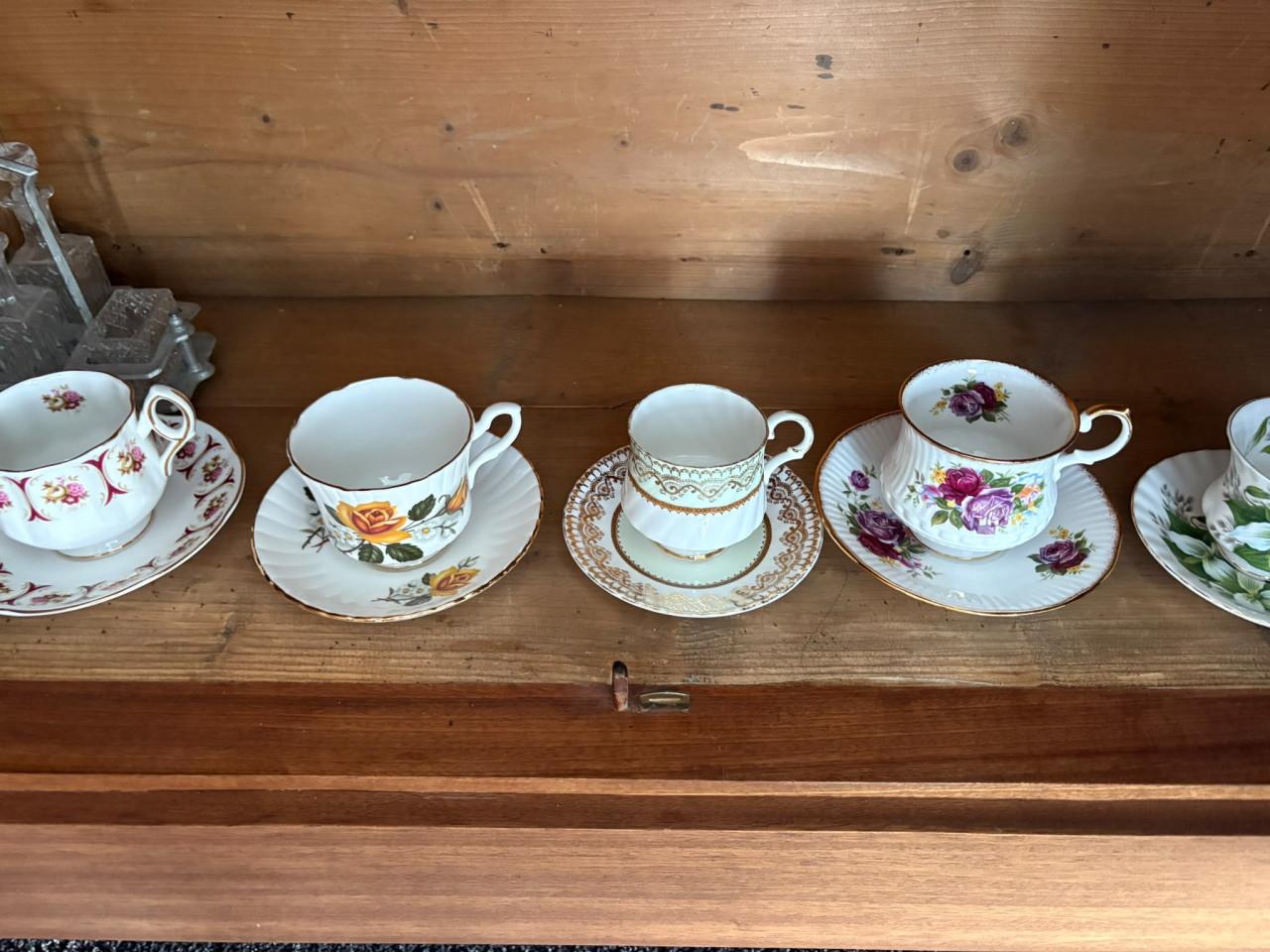 Antiek servies alles samen!
