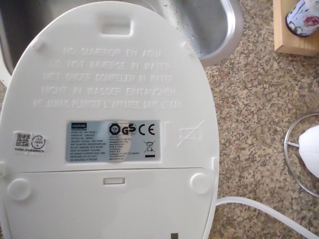 Zo goed als nieuwe waterkoker. Max 1 ltr.