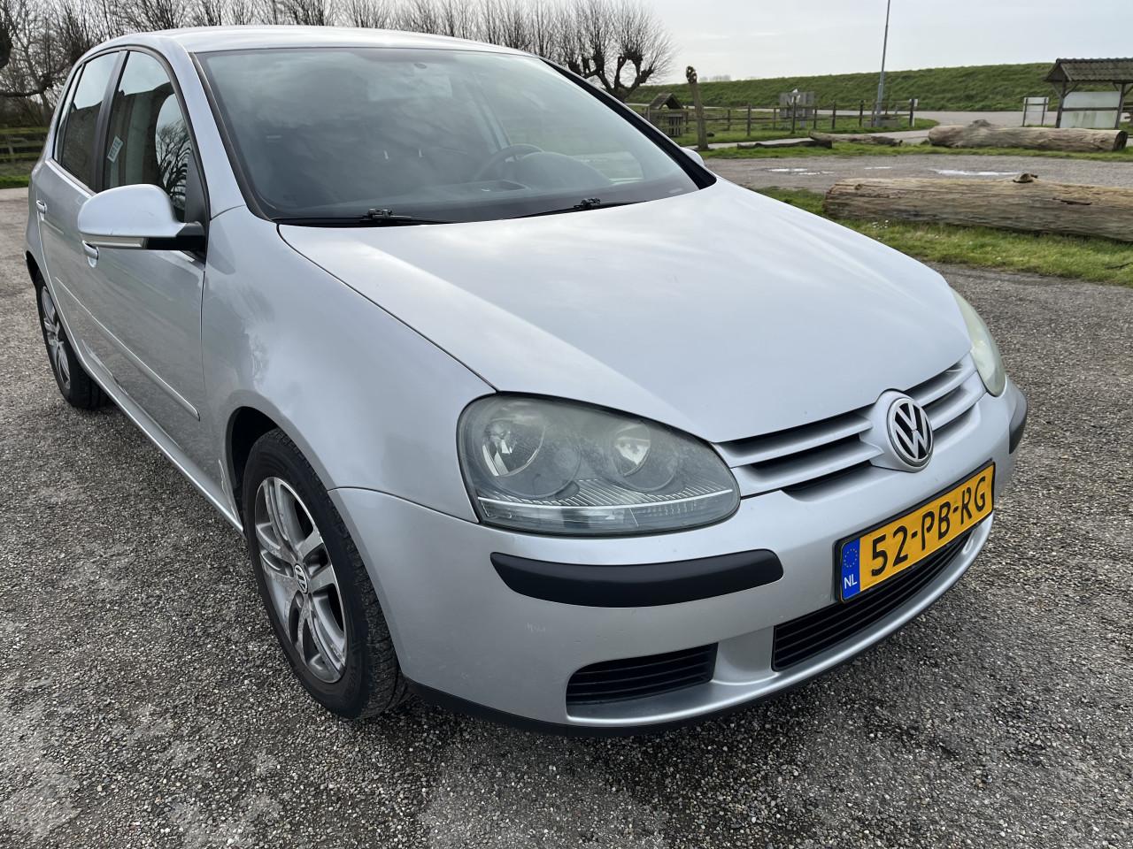 Volkswagen Golf 1.6 FSI trendline