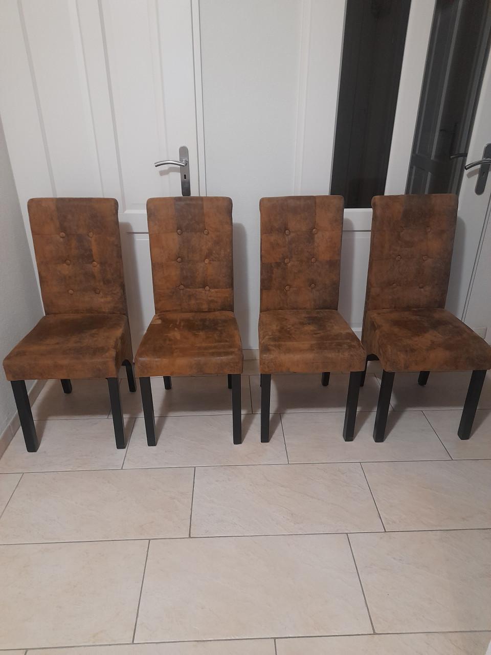4 Prachtige stoelen (z.g.a.n.)