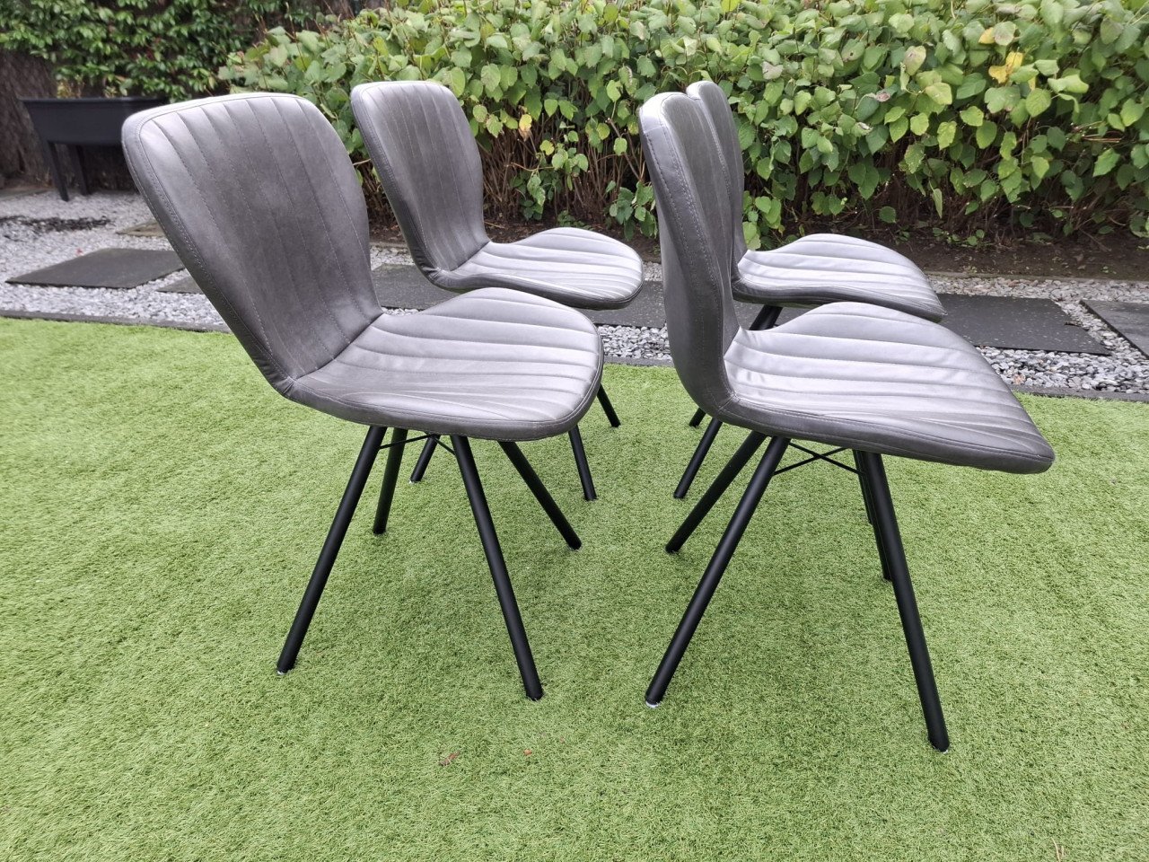 Eetkamerstoelen 4 stuks GRATIS