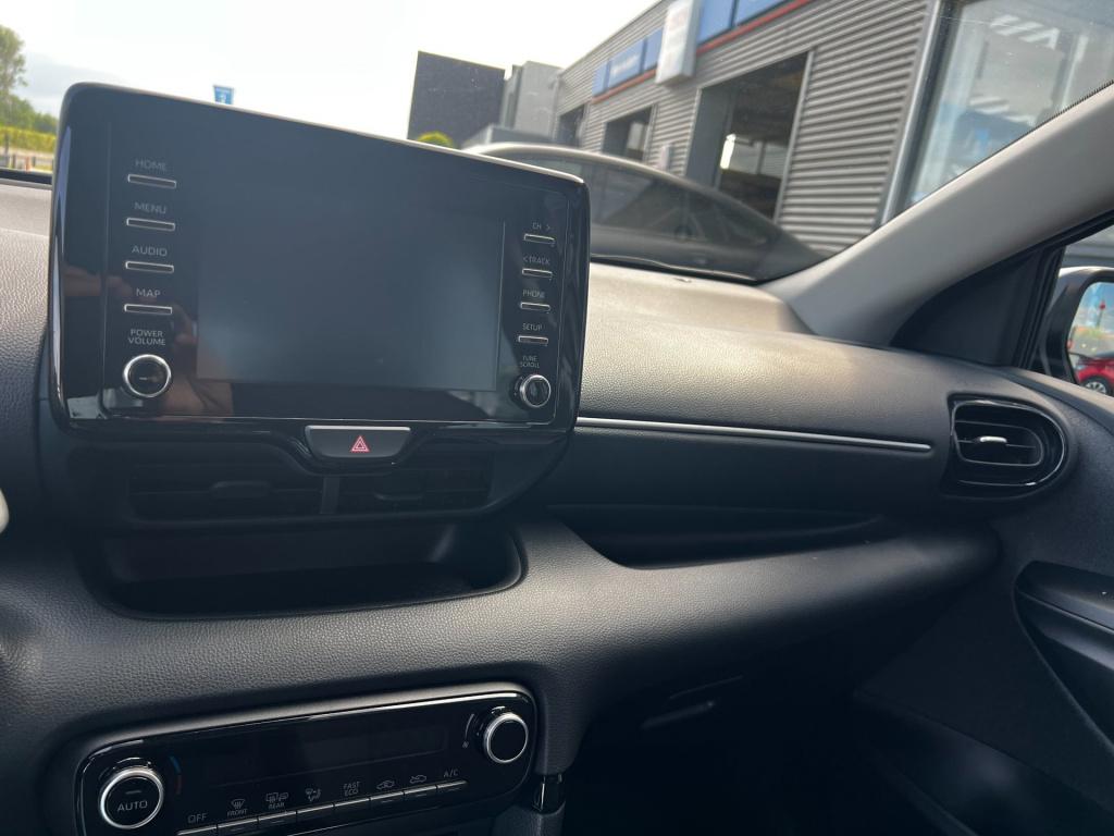 Toyota Yaris 1.5 hybrid dynamic line, camera, carplay, navi enz..