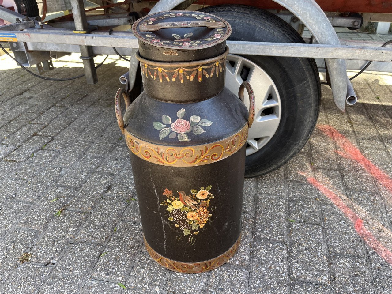 Melkbus beschilderd