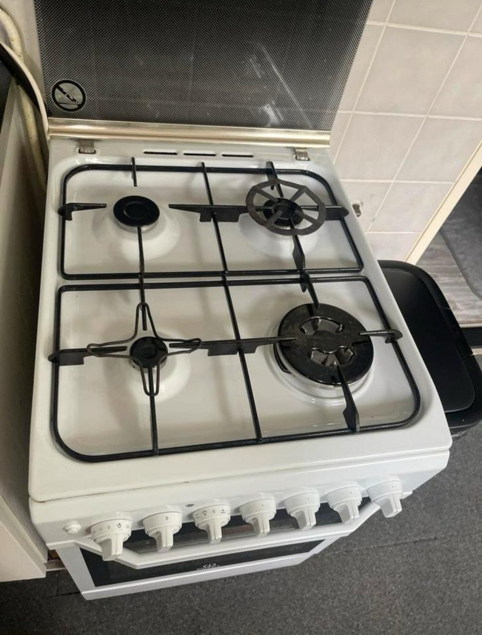 Gasfornuis met elektrische heteluchtoven wokbrander en gasslang als nieuw