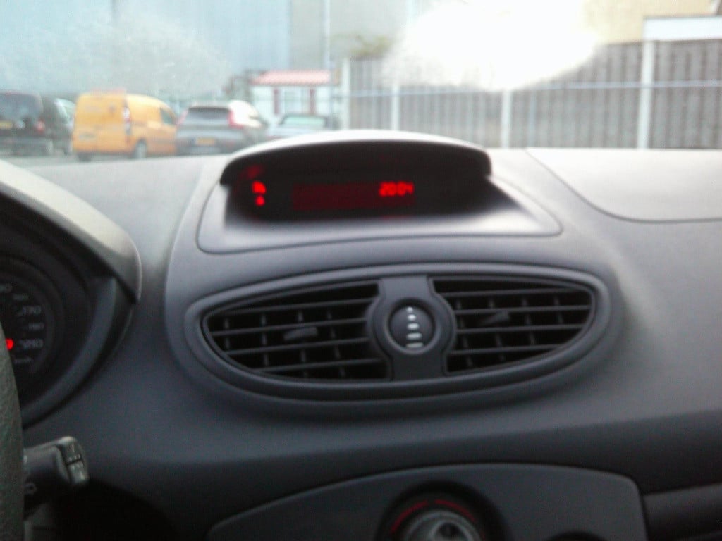 Renault Clio 1.2-16v special line