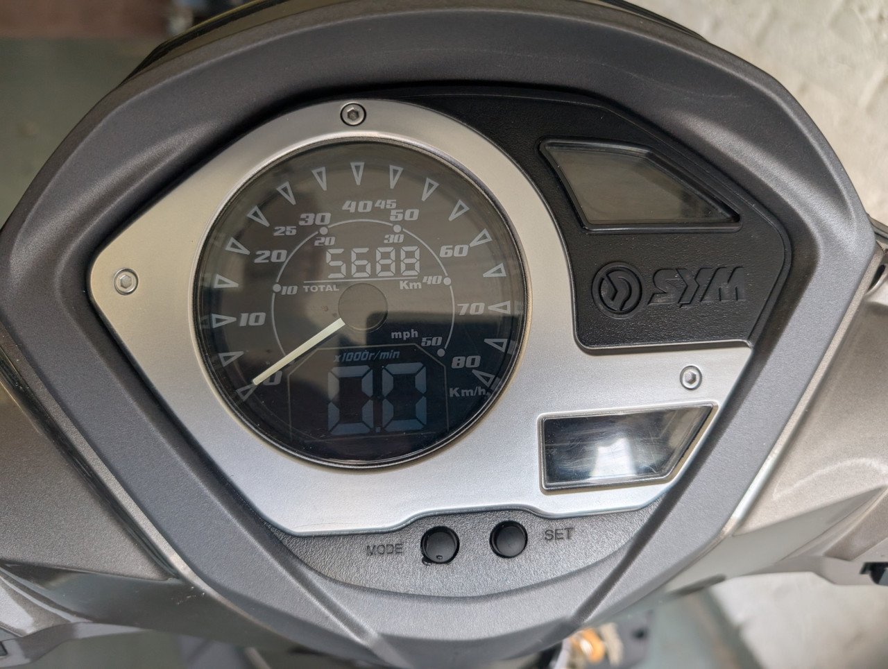 Zeer nette Sym Symphony ST scooter met slechts 5700 echte km op de teller