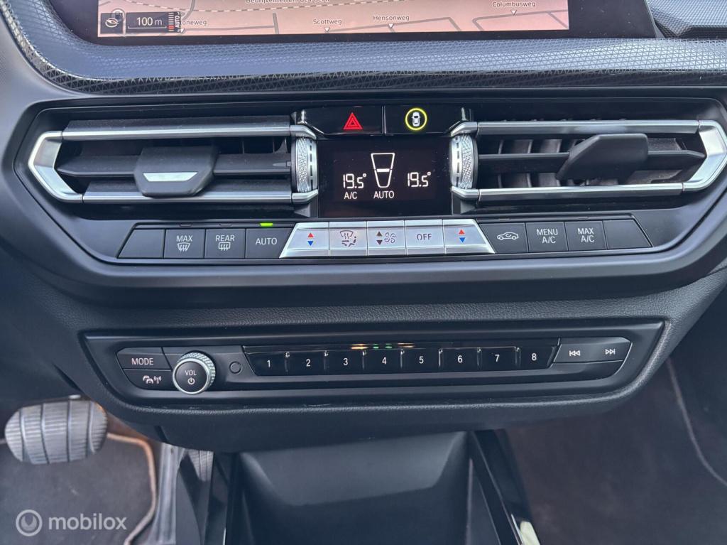 BMW 1 Serie 118i corporate sport virtual cockpit camara