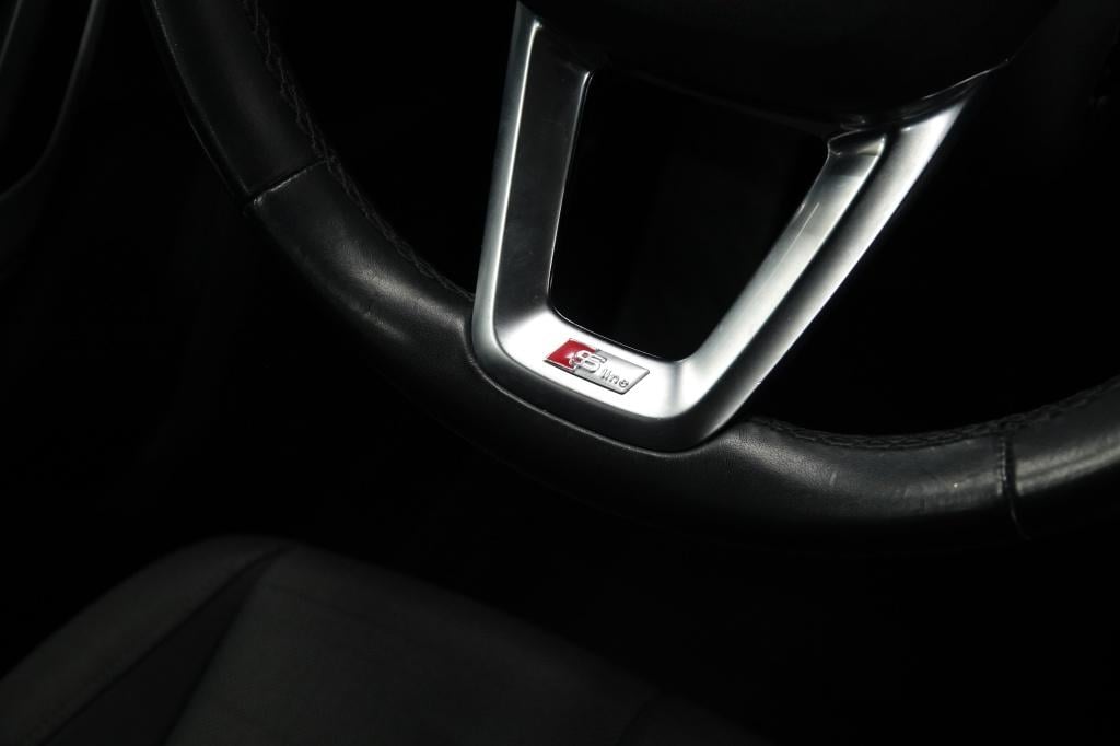 Audi Q3 35 tfsi | acc | carplay | pdc |