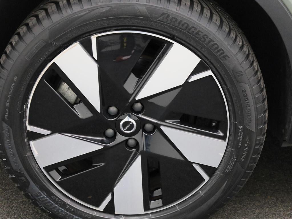 Volvo XC40 single motor extened range core 82 kwh | automaat | apple carpla