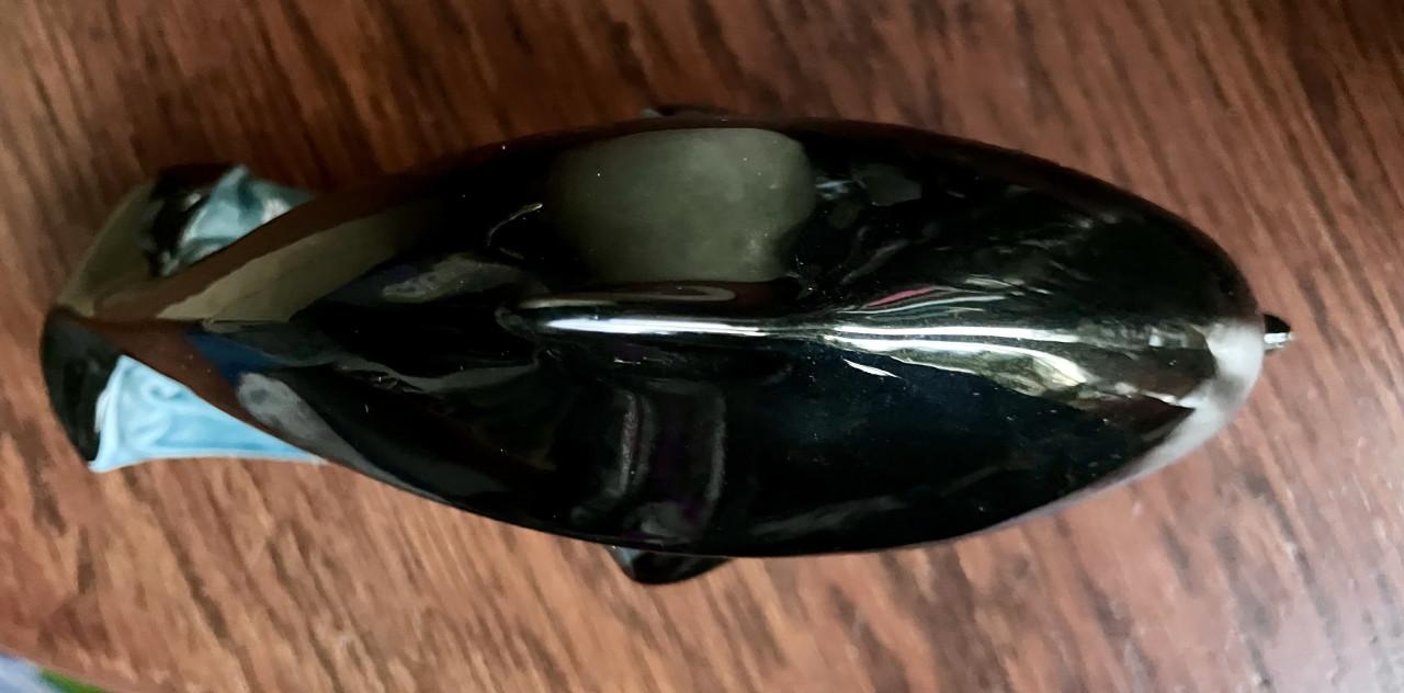 Dolfijn, Poole pottery.