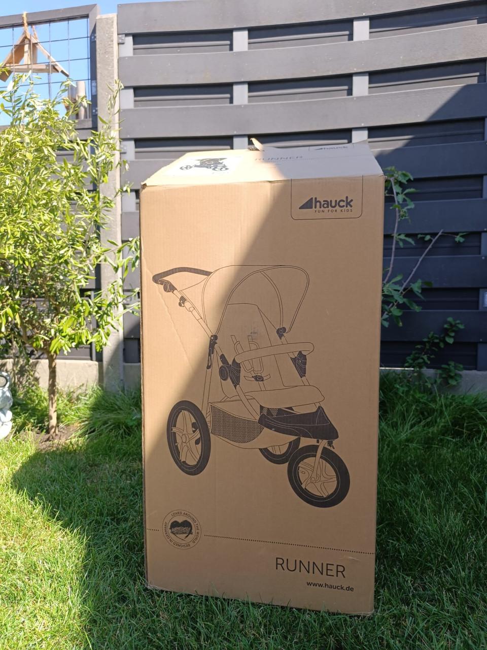 Kinderwagen: Hauck Runner, zo goed als nieuw (inclusief regenhoes)