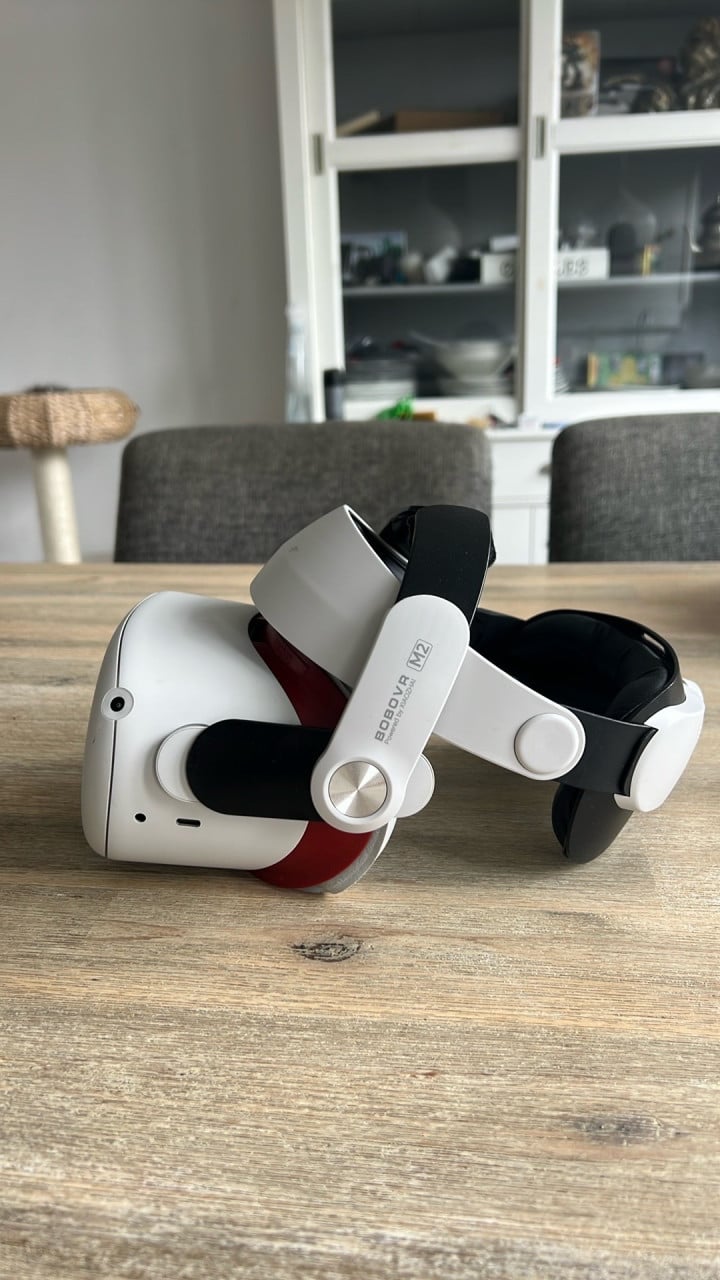 Oculus quest 2 met accesoires en bescherm doos