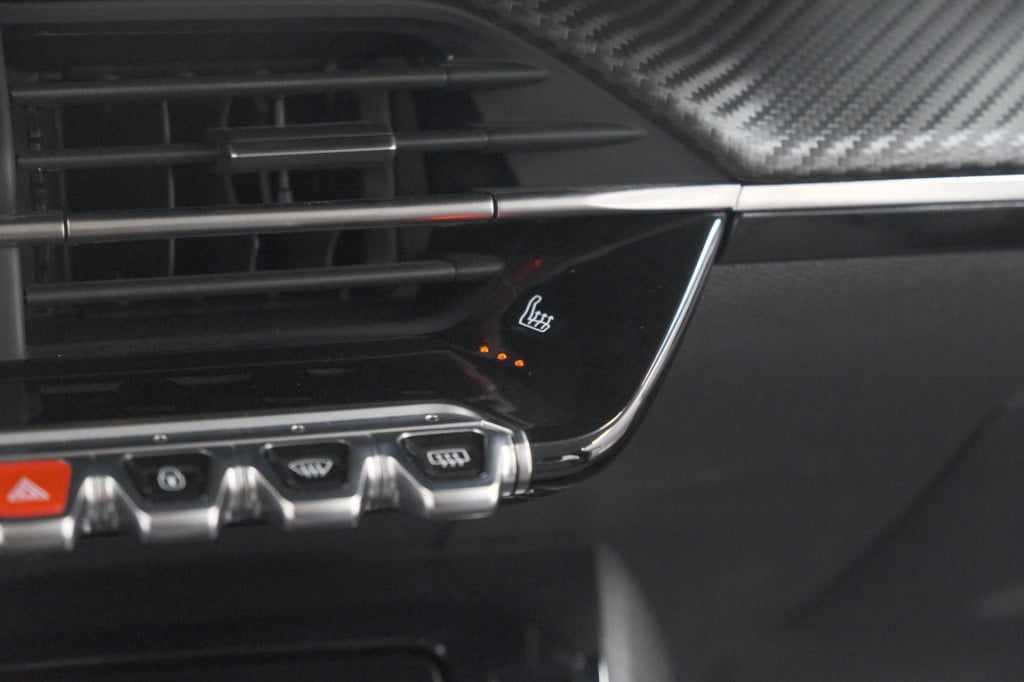 Peugeot 208 puretech 100 allure pack | camera | apple carplay | stoelverwar