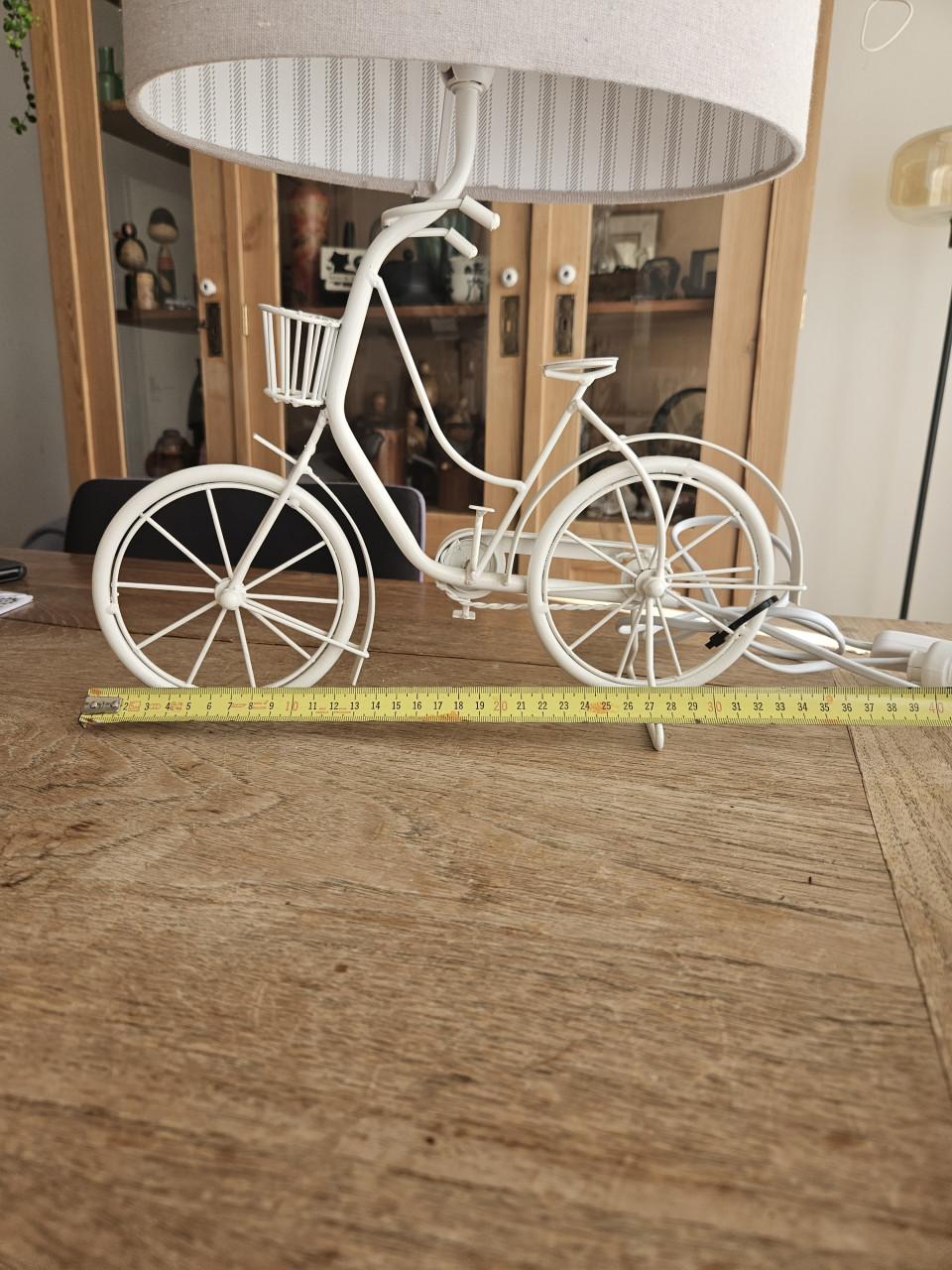 Leuke orginele lamp  uitgevoerd in fietsvorm, fietslamp