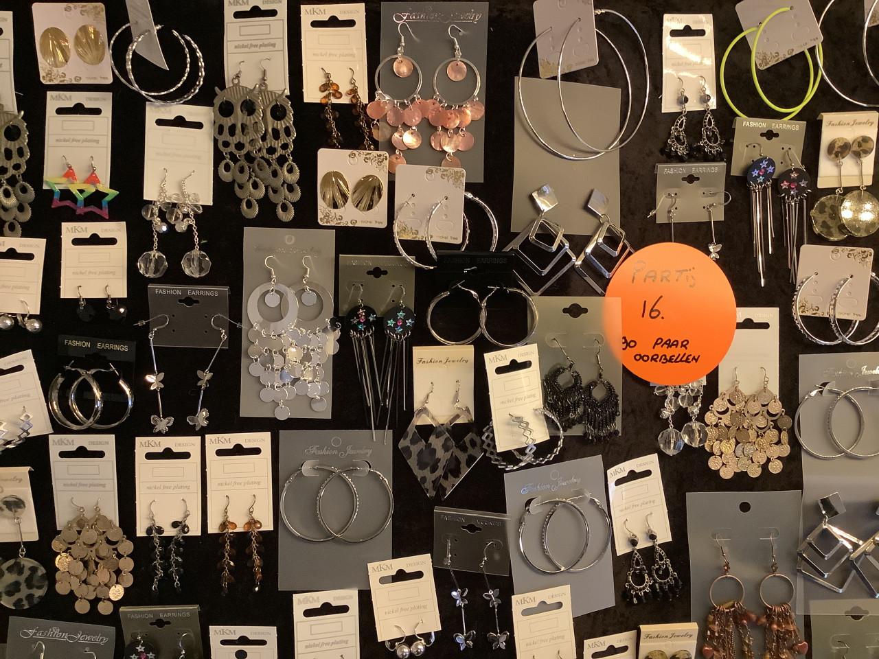 Partij prachtige oorbellen. (Partij 16)