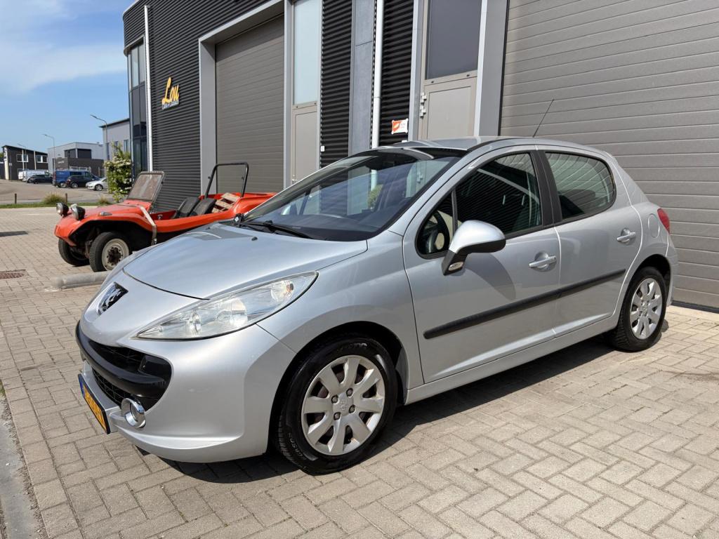 Peugeot 207 1.4-16v xr/130.000/vol jaar apk/airco/carplay