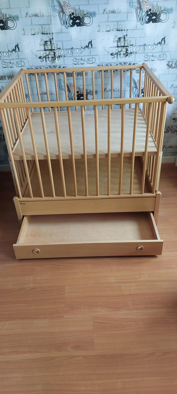 Ledikant en Box te koop samen 50 euro