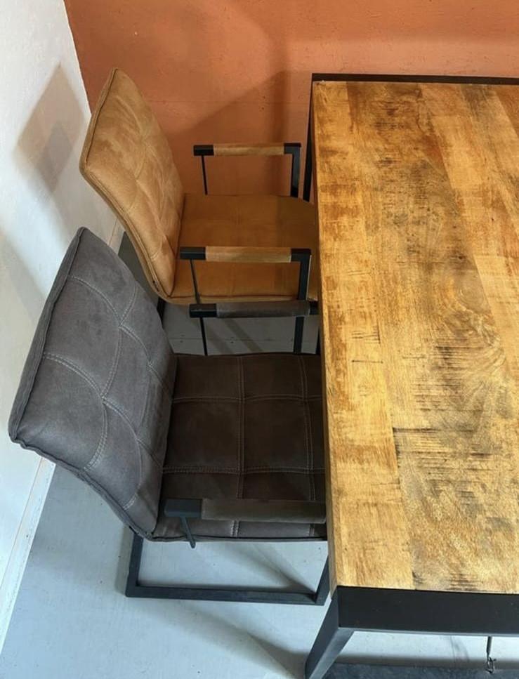 Eettafel met 4 stoelen - industrieel design
