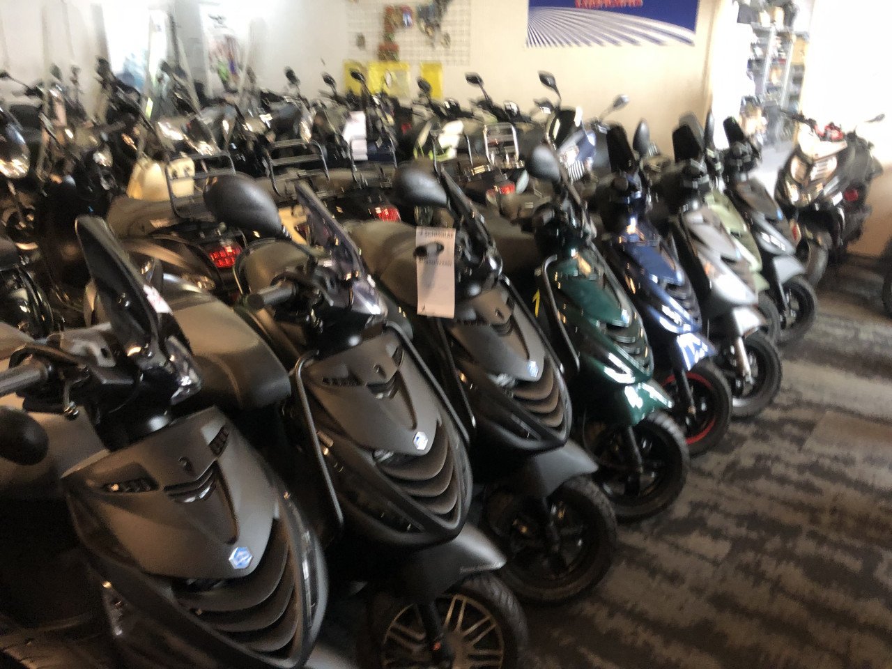 GROOTAANBOD 120X PIAGGIO ZIP VESPA SPRINT AEROX PEUGEOT SPEEDFIGHT KISBEE