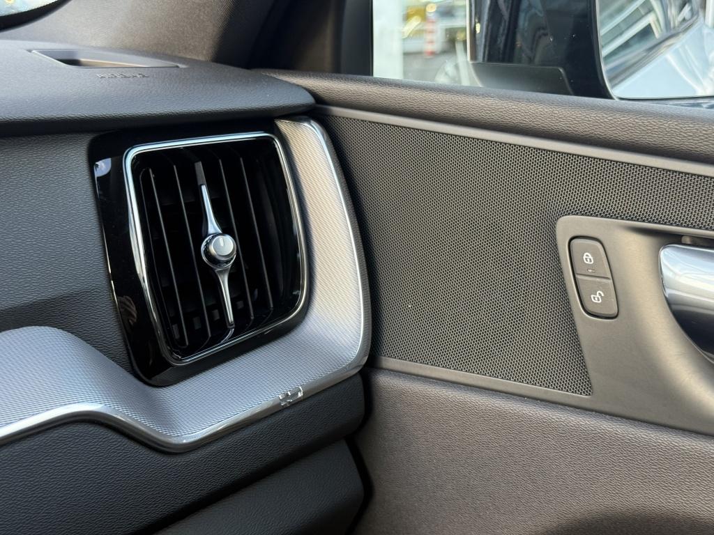 Volvo XC60 t8 390pk recharge r-design| panodak| luchtvering| trekhaak| came