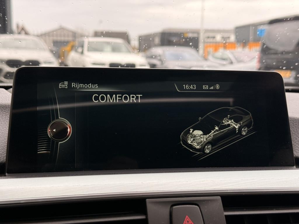 BMW 3-serie 330e m-sport | head-up | cruise | stoelverwarming | 360 | leder